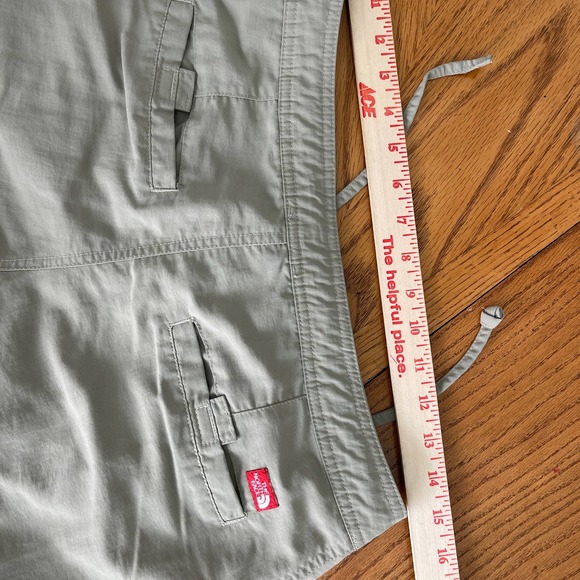 The North Face Khaki Bermuda Women Sz 6 barely used - Picture 5 of 7